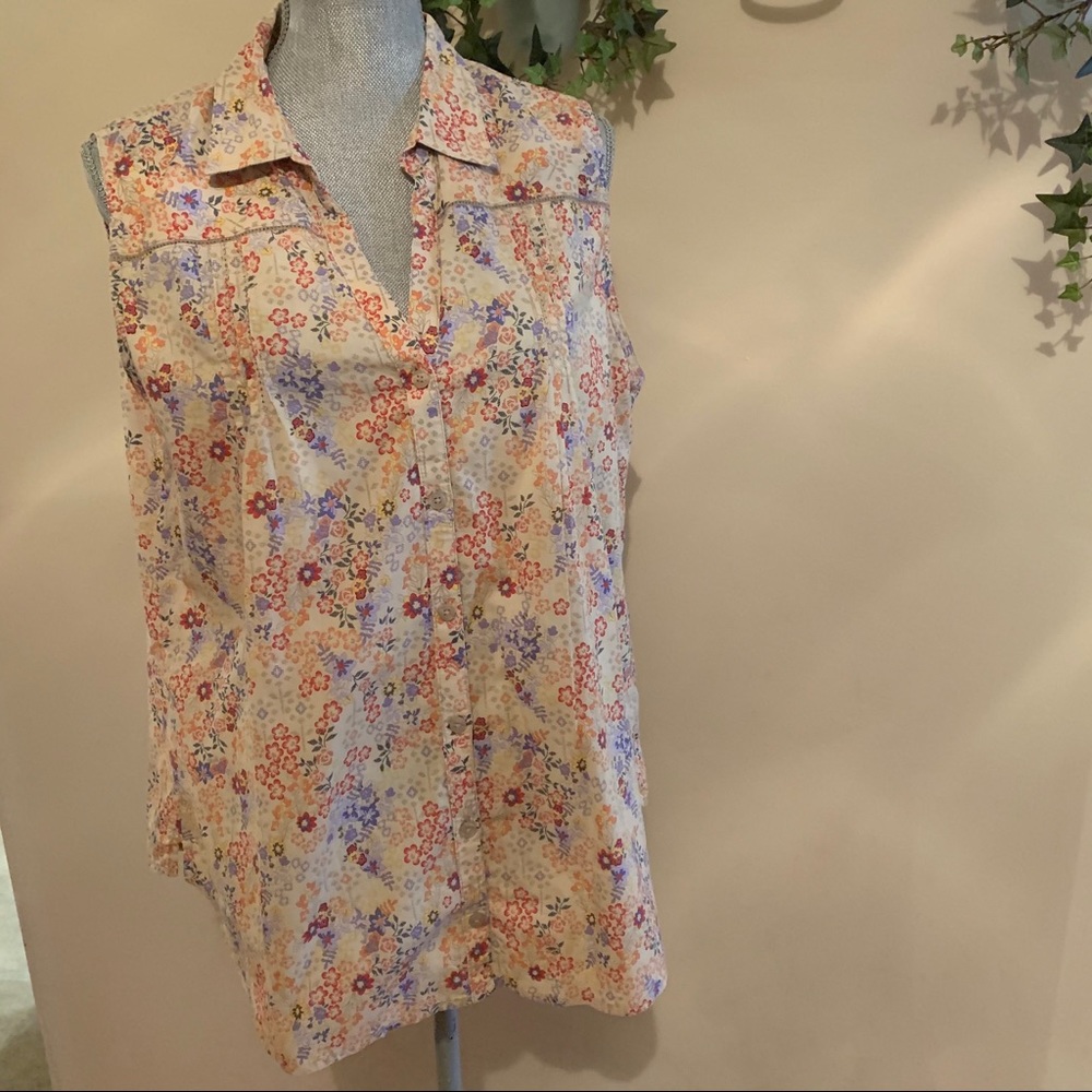 WindRiver Sleeveless Floral Top